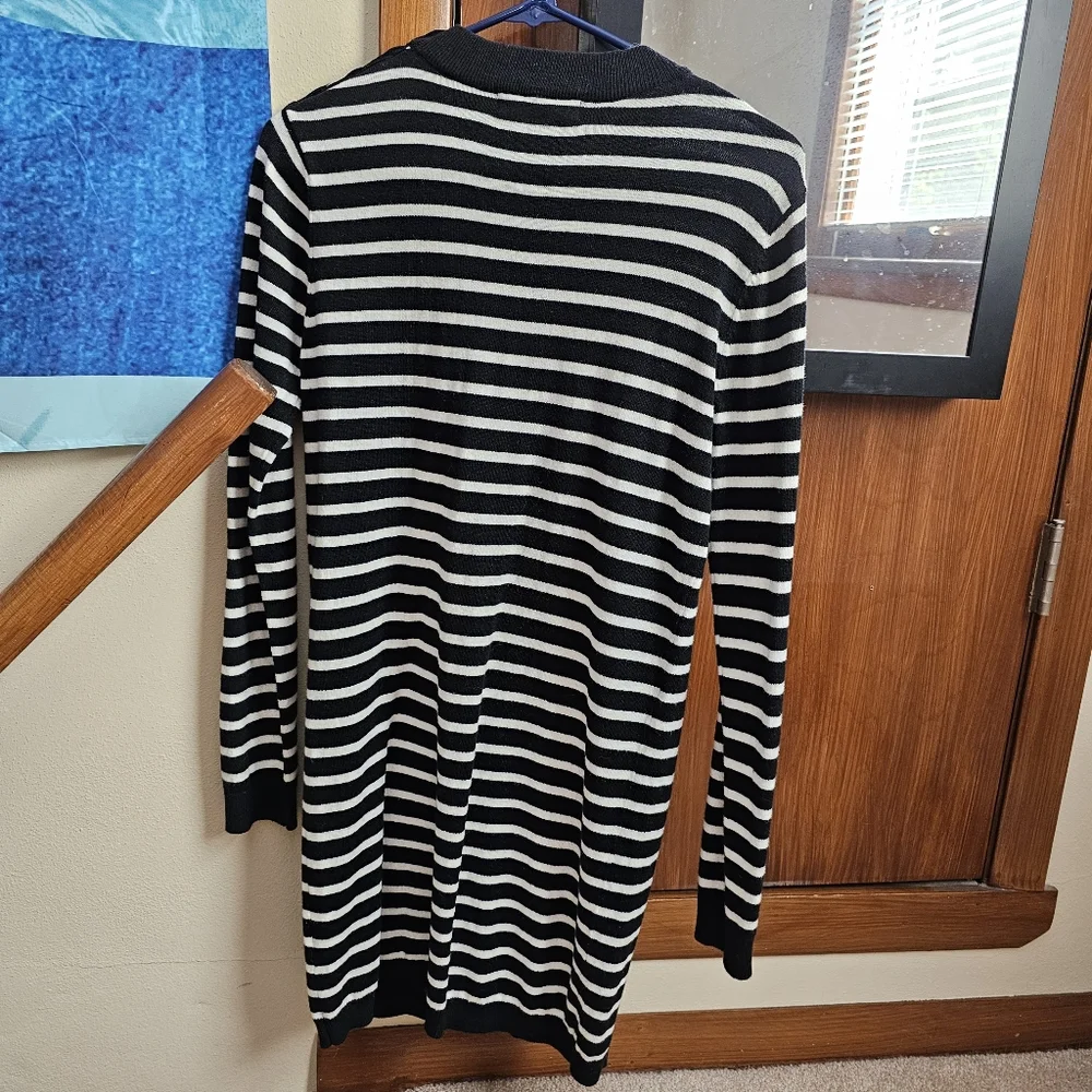 HP🎉 🖤 Forever 21 Black and White Striped Sweater Dress - Size M - Picture 4 of 6